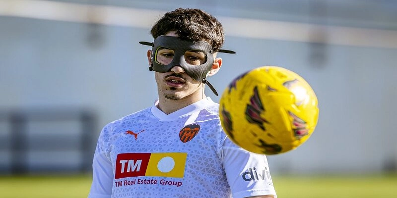 Diego López Noguerol tạo dấu ấn cá nhân khó nhầm lẫn