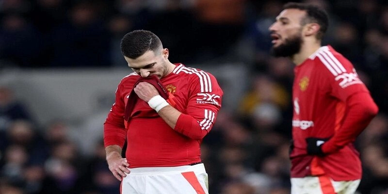 Sir Alex rời đi đã để lại cái bóng quá lớn