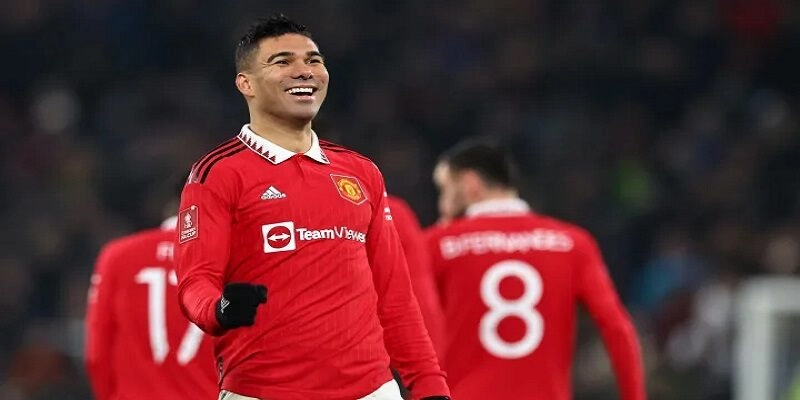 Giới thiệu tiền vệ Carlos Henrique Casimiro